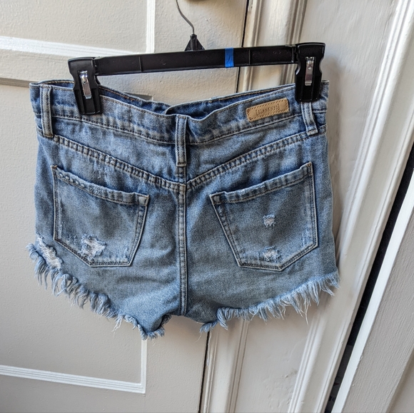 Blanknyc distressed cutoff jean shorts size 26 - Picture 3 of 8